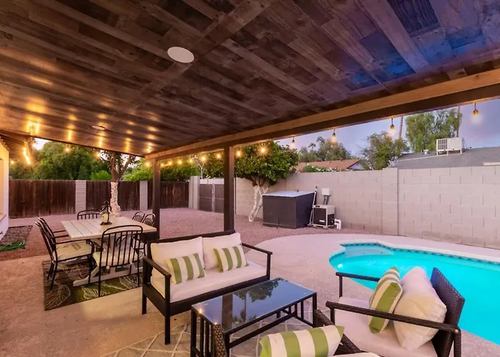 Broadway Palms Family Retreat *